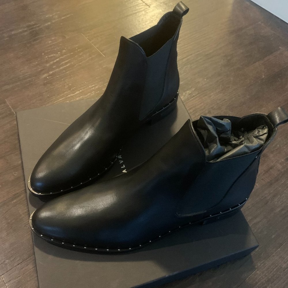 FREDA SALVADOR Studded Sleek Chelsea Boot